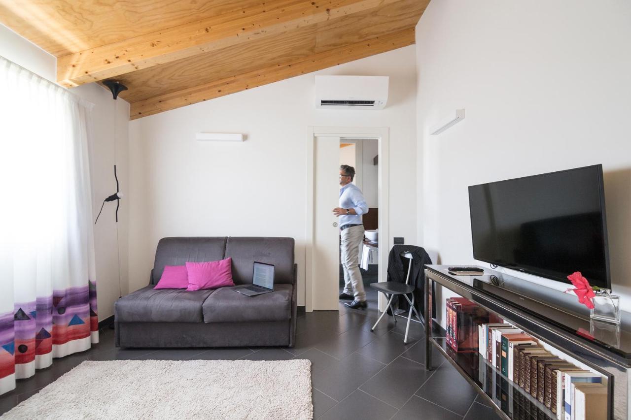 Foyer Rooms & Suites Affittacamere Cagliari Eksteriør billede